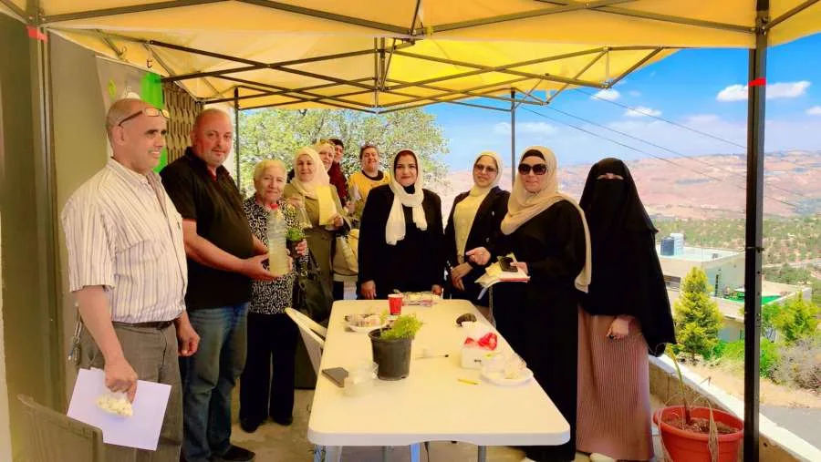 جمعية بيئتي للتنمية المستدامة تحتفل بيوم البيئة من خلال توزيع النباتات (صور) جمعية بيئتي للتنمية المستدامة تحتفل بيوم البيئة من خلال توزيع النباتات (صور)