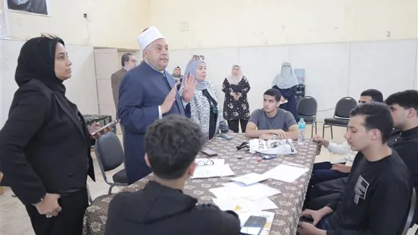 رئيس قطاع المعاهد الأزهرية ونائبا له يزورون امتحان النحو لطلاب الفرع العلمي رئيس قطاع المعاهد الأزهرية ونائبا له يزورون امتحان النحو لطلاب الفرع العلمي
