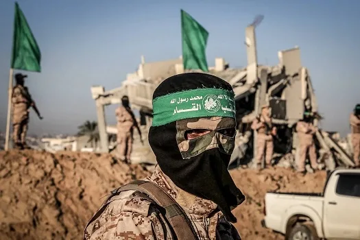 القسام تعلن عن مقتل وإصابة عناصر من القوة الإسرائيلية في خان يونس القسام تعلن عن مقتل وإصابة عناصر من القوة الإسرائيلية في خان يونس