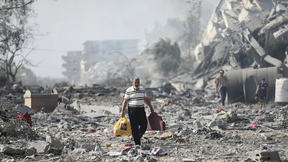 مفوض الأونروا: لا ينبغي أن يغفل الناس عن المآسي في غزة مع تغيير بؤرة اهتمامهم إلى مواضيع أخرى. مفوض الأونروا: لا ينبغي أن يغفل الناس عن المآسي في غزة مع تغيير بؤرة اهتمامهم إلى مواضيع أخرى.