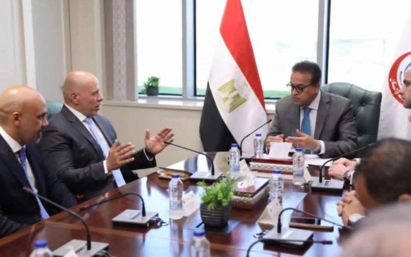 وزير الصحة يلتقي بمدير شركة جنرال إلكتريك للرعاية الصحية لمناقشة تصنيع أجهزة السونار محلياً في مصر وزير الصحة يلتقي بمدير شركة جنرال إلكتريك للرعاية الصحية لمناقشة تصنيع أجهزة السونار محلياً في مصر