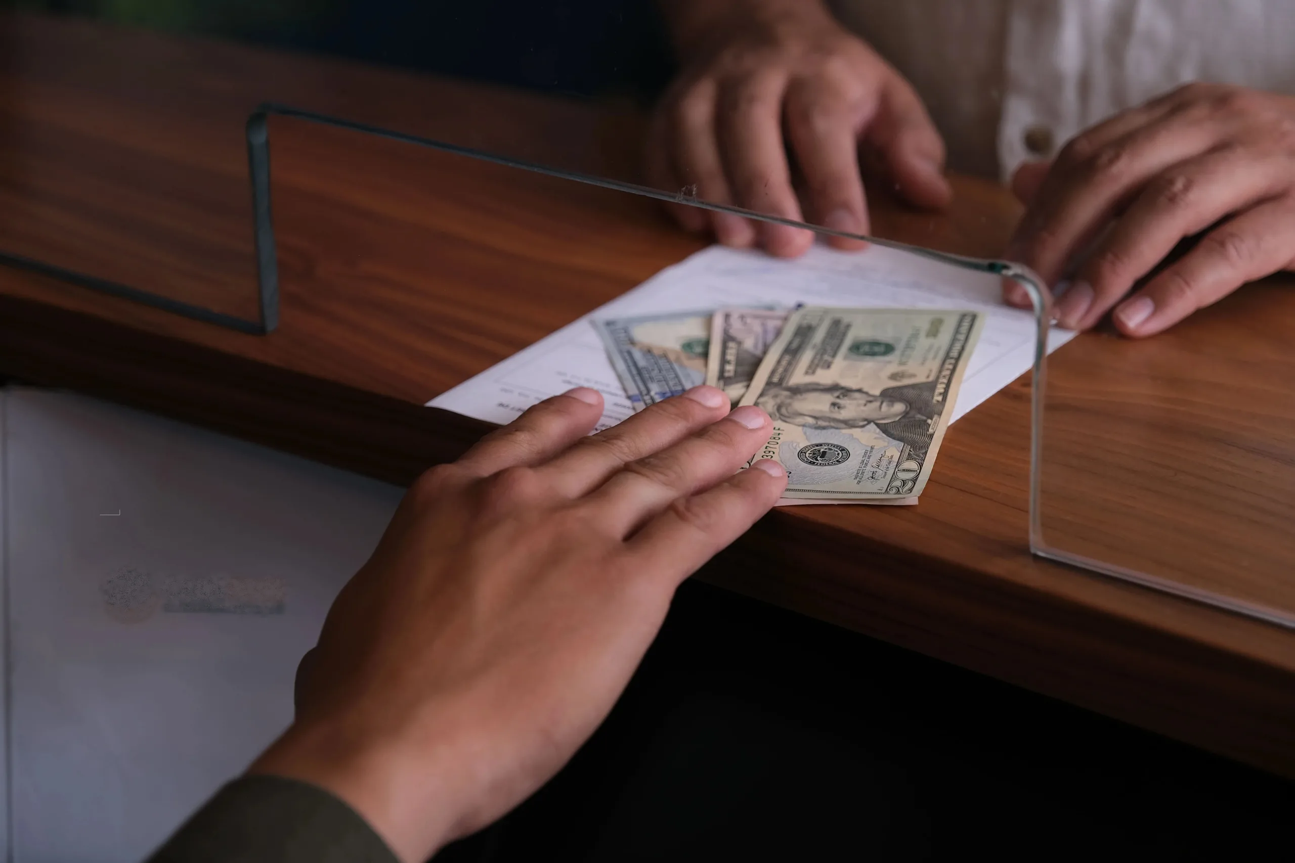 انخفاض الدولار انتظارًا لمفاوضات واشنطن وبكين انخفاض الدولار انتظارًا لمفاوضات واشنطن وبكين