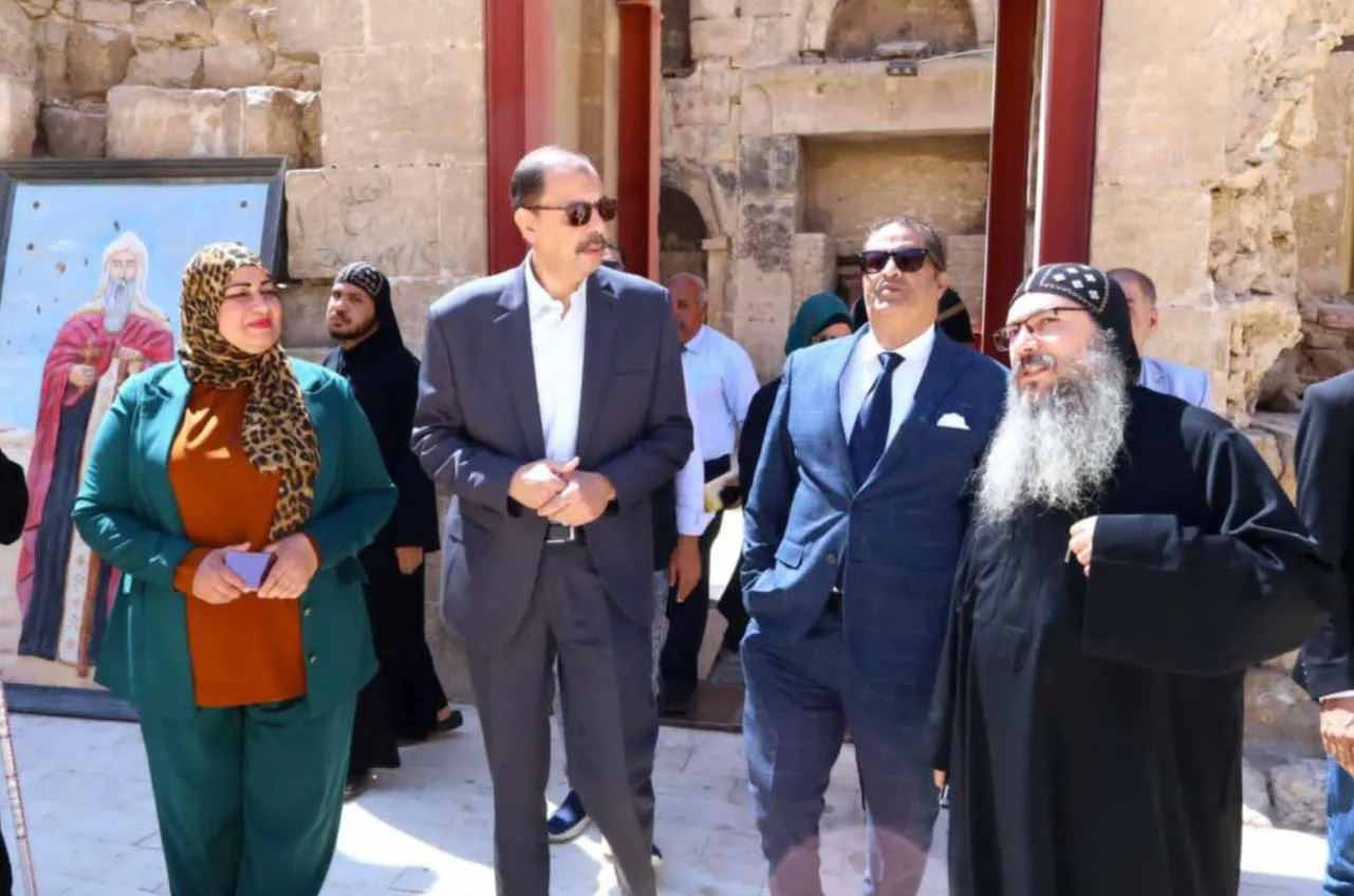 محافظ سوهاج: الدير الأبيض والأحمر يمثلان معالم أثرية هامة في سياحة الدين. محافظ سوهاج: الدير الأبيض والأحمر يمثلان معالم أثرية هامة في سياحة الدين.
