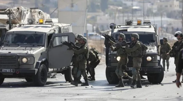 الاحتلال ينذر بهدم مسجد وعدد من المنازل في رام الله الاحتلال ينذر بهدم مسجد وعدد من المنازل في رام الله