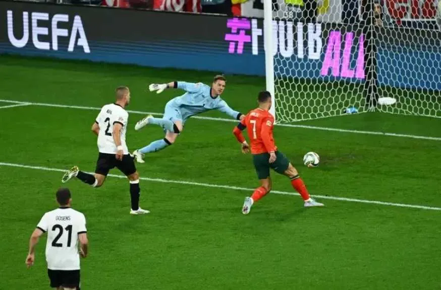 رونالدو وزملاؤه مستعدون.. الغيابات وتشكيلة منتخب البرتغال لمواجهة إسبانيا في نهائي دوري الأمم الأوروبية اليوم رونالدو وزملاؤه مستعدون.. الغيابات وتشكيلة منتخب البرتغال لمواجهة إسبانيا في نهائي دوري الأمم الأوروبية اليوم