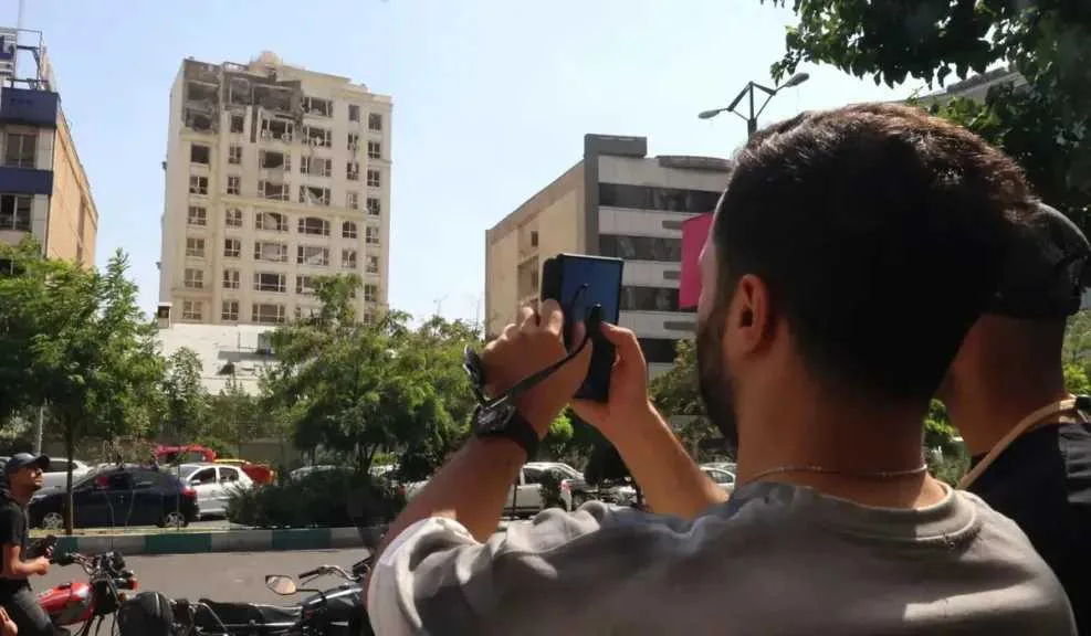 لا مكان للخائنين: طهران تعلن القبض على 14 فرداً بتهمة التعاون مع إسرائيل في ظل تزايد التوترات الإقليمية. لا مكان للخائنين: طهران تعلن القبض على 14 فرداً بتهمة التعاون مع إسرائيل في ظل تزايد التوترات الإقليمية.