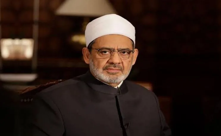 الإمام الأكبر يقدم تعازيه لعائلة البطل خالد محمد شوقي: جسد أروع معاني التضحية. الإمام الأكبر يقدم تعازيه لعائلة البطل خالد محمد شوقي: جسد أروع معاني التضحية.