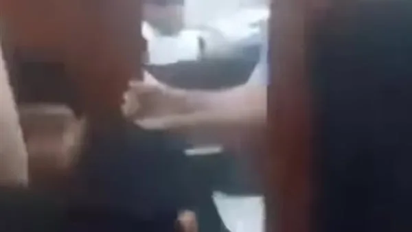 طبيب يمتنع عن فحص مسنّة في قنا بعد نزاع مع عائلتها: “لي الحرية في عيادتي” طبيب يمتنع عن فحص مسنّة في قنا بعد نزاع مع عائلتها: “لي الحرية في عيادتي”