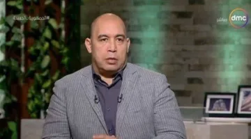 بين الانتقاد وحرية التعبير: الكاتب الصحفي أحمد الخطيب يعتذر عن إساءة الأزهر ويطلب الصفح.
