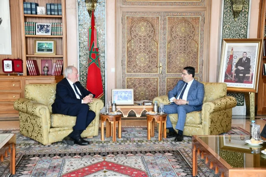 بوريطة يتحدث مع رئيس مجموعة الصداقة المغربية الفرنسية بوريطة يتحدث مع رئيس مجموعة الصداقة المغربية الفرنسية