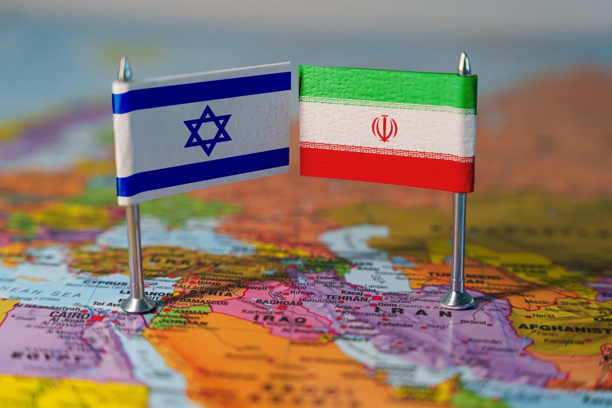 بعدما أخفقت في الوصول إلى المفاعلات النووية.. هل تفكر إسرائيل في الإطاحة بنظام إيران؟ بعدما أخفقت في الوصول إلى المفاعلات النووية.. هل تفكر إسرائيل في الإطاحة بنظام إيران؟