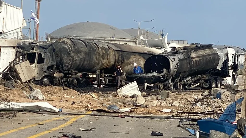القصف الإيراني على مصفاة حيفا يسفر عن مقتل 3 أشخاص القصف الإيراني على مصفاة حيفا يسفر عن مقتل 3 أشخاص