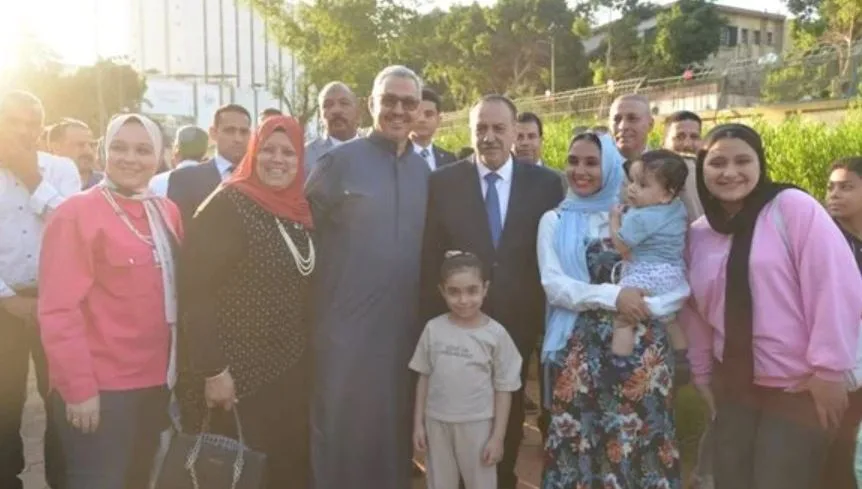 محافظ أسيوط يحتفي بعيد الأضحى مع المواطنين في نادي الموظفين محافظ أسيوط يحتفي بعيد الأضحى مع المواطنين في نادي الموظفين