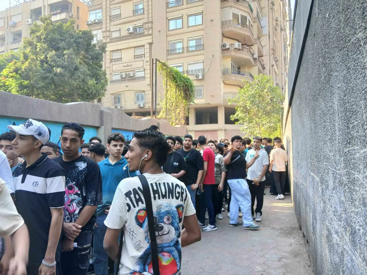 ثانوية عامة 2025: تدابير أمنية صارمة عند مداخل لجان عين شمس ثانوية عامة 2025: تدابير أمنية صارمة عند مداخل لجان عين شمس