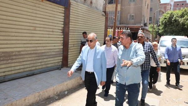 محافظ المنيا ي Launch investigations into a secondary school management due to poor cleanliness.