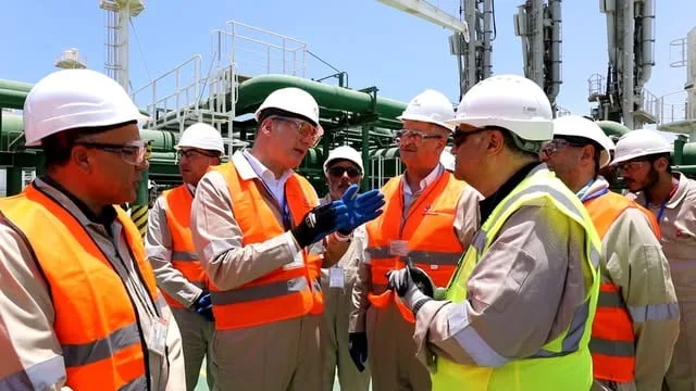 وزير البترول يزور موقع استلام السفينة الثالثة للتغييز في ميناء العين السخنة وزير البترول يزور موقع استلام السفينة الثالثة للتغييز في ميناء العين السخنة