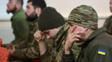 أسرى أوكرانيون يطالبون زيلينسكي بتسريع عملية تبادلهم