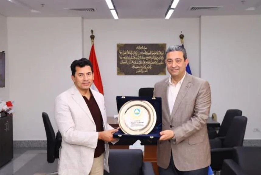 محافظ دمياط ووزير الرياضة يراقبان تقدم الأعمال الإنشائية وتحديث الملاعب والمرافق في نادي المستقبل محافظ دمياط ووزير الرياضة يراقبان تقدم الأعمال الإنشائية وتحديث الملاعب والمرافق في نادي المستقبل