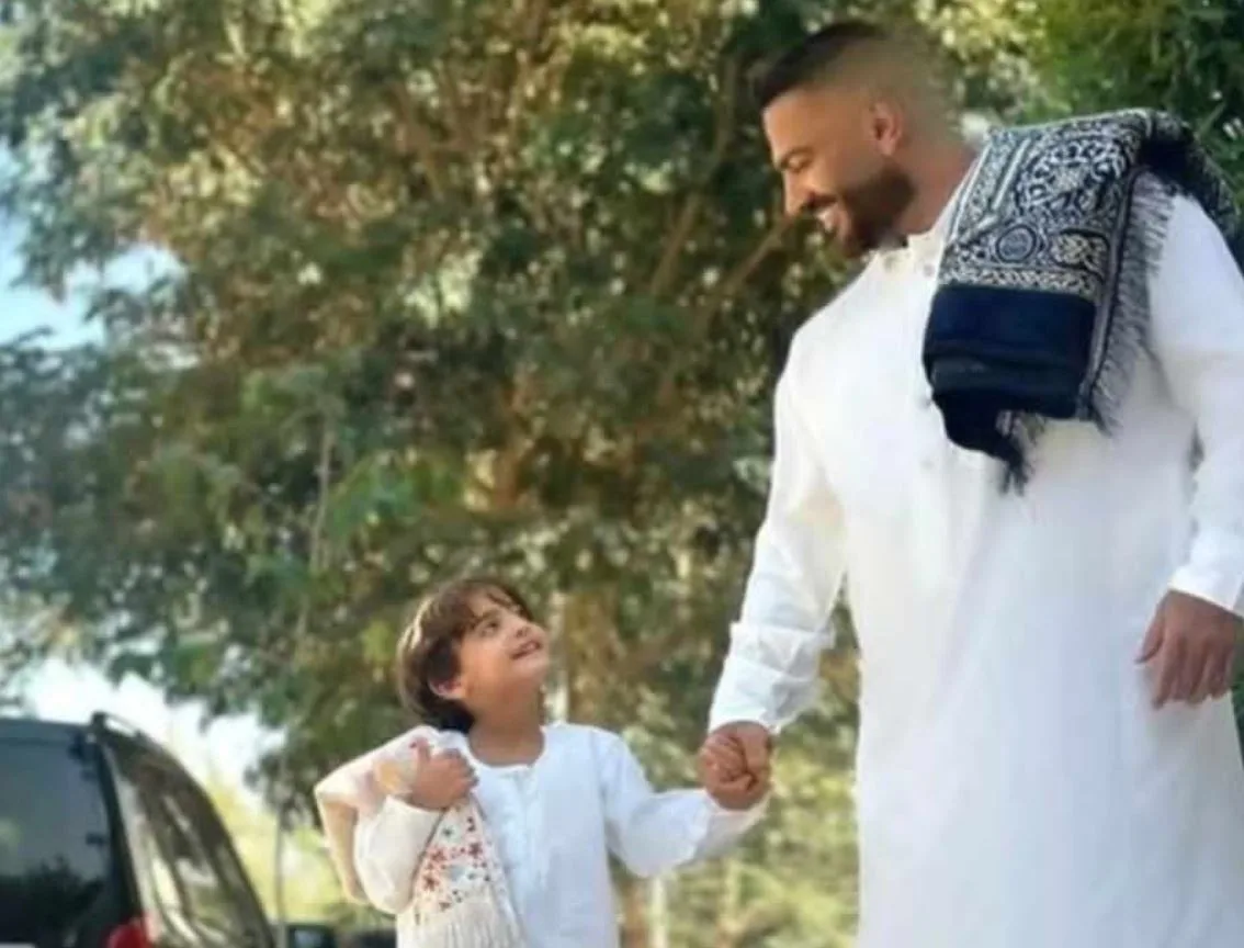 حسام حبيب يقف إلى جانب تامر حسني بعد إجراء نجله آدم عمليتين جراحيتين عاجلتين. حسام حبيب يقف إلى جانب تامر حسني بعد إجراء نجله آدم عمليتين جراحيتين عاجلتين.