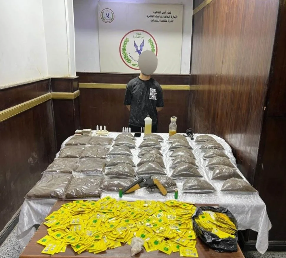إلقاء القبض على شخص بتهمة حيازة مخدر الاستروكس للتجارة في منطقة السلام إلقاء القبض على شخص بتهمة حيازة مخدر الاستروكس للتجارة في منطقة السلام