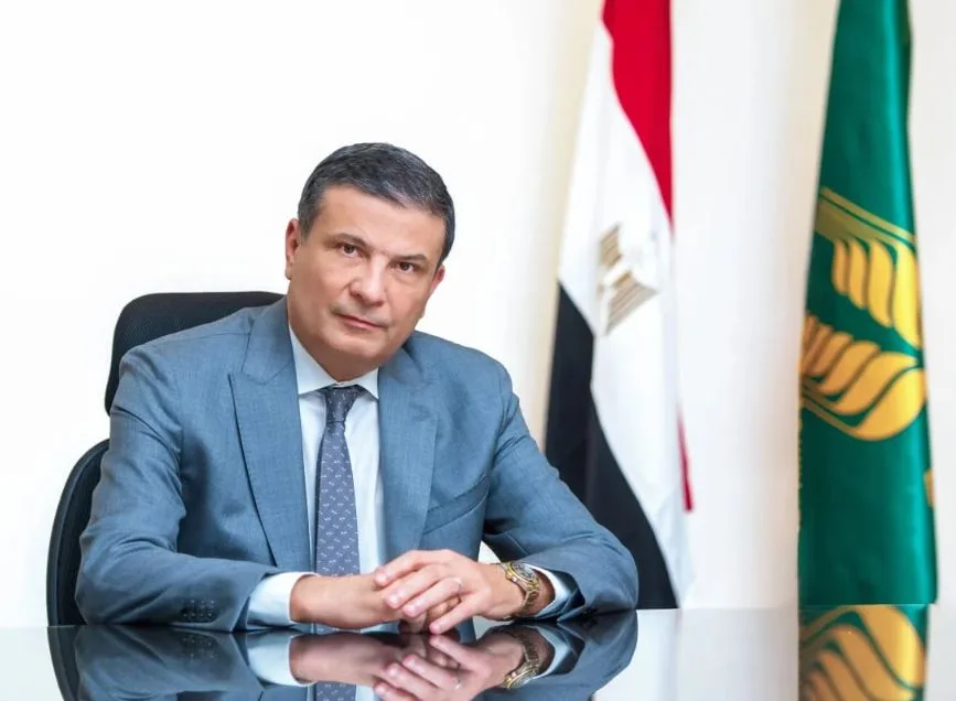 وزير الزراعة يتفقد صحة مسؤول حماية الأراضي في سوهاج بعد تعرضه للاعتداء أثناء حملة إزالة التعديات