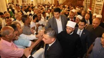 وزير الأوقاف يشارك في صلاة الجمعة بمسجد الإمام الحسين في القاهرة