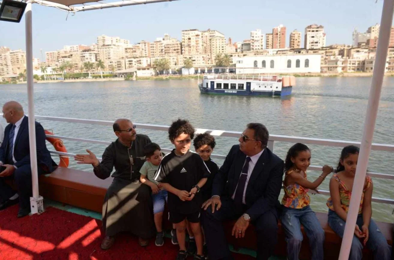 محافظ الدقهلية يقوم بجولة نهرية بالباخرة في بداية تشغيلها بعد عيد الأضحى محافظ الدقهلية يقوم بجولة نهرية بالباخرة في بداية تشغيلها بعد عيد الأضحى