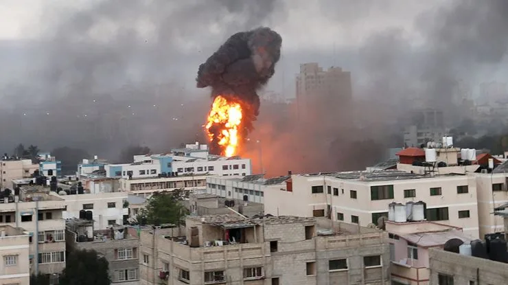 جيش الاحتلال يقصف سطح مستشفى شهداء الأقصى في غزة باستخدام طائرتين مسيرتين مُفخختين جيش الاحتلال يقصف سطح مستشفى شهداء الأقصى في غزة باستخدام طائرتين مسيرتين مُفخختين