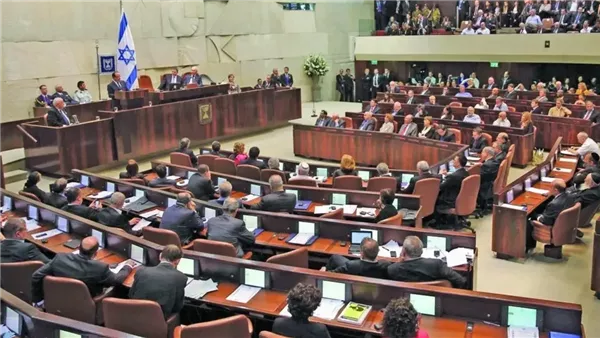 تصاعد التوترات: إسرائيل تقترب من حل الكنيست وسط أزمة قانون التجنيد التي تهدد ائتلاف نتنياهو وتدفع نحو انتخابات مبكرة. تصاعد التوترات: إسرائيل تقترب من حل الكنيست وسط أزمة قانون التجنيد التي تهدد ائتلاف نتنياهو وتدفع نحو انتخابات مبكرة.