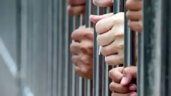 احتجاز أبطال فيديو مشاجرة السلام، بينهم ثلاث نساء احتجاز أبطال فيديو مشاجرة السلام، بينهم ثلاث نساء
