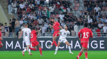 عمان تتعادل مع فلسطين وتضمن بطاقة الصعود إلى الملحق الآسيوي المؤهل لكأس العالم 2026.