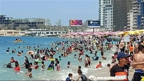 نصائح للعناية بأطفالك خلال الإجازات على الشاطئ أو في حمام السباحة نصائح للعناية بأطفالك خلال الإجازات على الشاطئ أو في حمام السباحة
