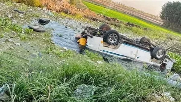 عاجل: انقلاب ميكروباص في ترعة على طريق “المنصورة–أجا” يُسفر عن 9 وفيات وناجية واحدة. عاجل: انقلاب ميكروباص في ترعة على طريق “المنصورة–أجا” يُسفر عن 9 وفيات وناجية واحدة.