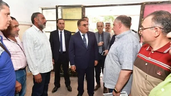 محافظ الدقهلية يزور لجان امتحانات الثانوية العامة ويشدد على أهمية تقديم كافة وسائل الدعم والرعاية. محافظ الدقهلية يزور لجان امتحانات الثانوية العامة ويشدد على أهمية تقديم كافة وسائل الدعم والرعاية.