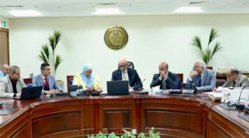 وزير التعليم يراقب امتحانات الدبلومات الفنية من غرفة العمليات المركزية في وزارة العاصمة الإدارية.