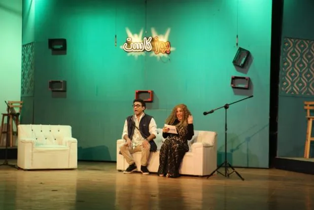 مسرح السامر يكتظ بالحضور خلال عرض ‘نويزي T.V’ احتفالًا بعيد الأضحى مسرح السامر يكتظ بالحضور خلال عرض ‘نويزي T.V’ احتفالًا بعيد الأضحى