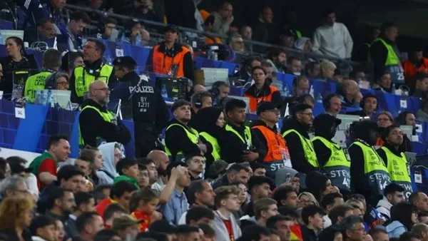 موت مشجع أثناء مباراة النهائي بين إسبانيا والبرتغال في دوري أمم أوروبا موت مشجع أثناء مباراة النهائي بين إسبانيا والبرتغال في دوري أمم أوروبا
