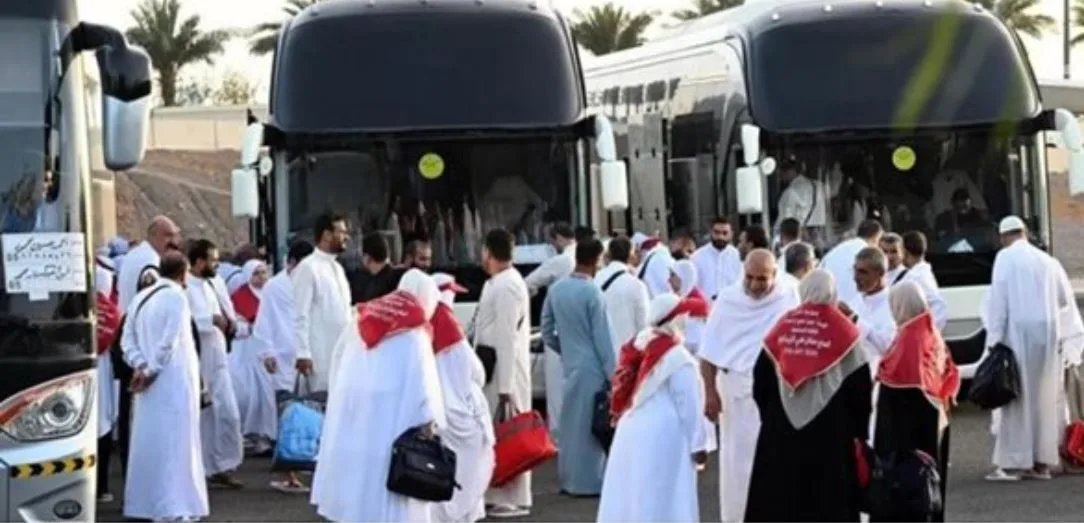 تنظيم خروج الحجاج المتعجلين من مشعر منى.. ووزارة السياحة تتابع عن كثب تنظيم خروج الحجاج المتعجلين من مشعر منى.. ووزارة السياحة تتابع عن كثب