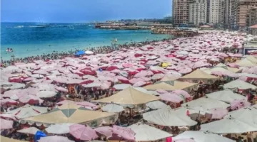 شواطئ الإسكندرية تمتلئ بالكامل.. ازدحام كبير في ثالث أيام العيد