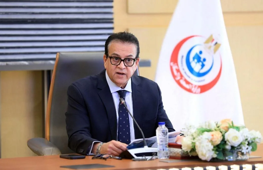 وزير الصحة يوضح للمواطنين: دعم استثمار القطاع الخاص يُعزز التكامل وليس التنافس… ودور الحكومة سيظل مستمراً. وزير الصحة يوضح للمواطنين: دعم استثمار القطاع الخاص يُعزز التكامل وليس التنافس… ودور الحكومة سيظل مستمراً.