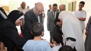 محافظ بني سويف يحتفل مع الأيتام وكبار السن ويشدد على أهمية تعزيز الرعاية الاجتماعية