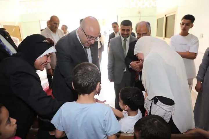 محافظ بني سويف يحتفل مع الأيتام وكبار السن ويشدد على أهمية تعزيز الرعاية الاجتماعية محافظ بني سويف يحتفل مع الأيتام وكبار السن ويشدد على أهمية تعزيز الرعاية الاجتماعية
