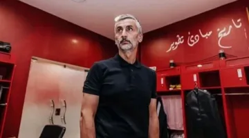 ريبيرو يقدم محاضرة للاعبي الأهلي عبر الفيديو في فندق إقامتهم بمدينة ميامي