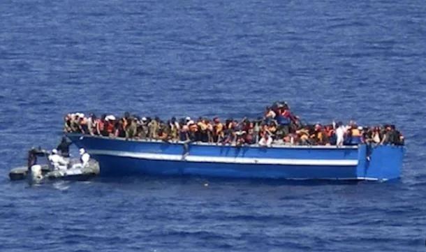 مأساة على شاطئ بقبق بمطروح.. وفاة 10 مصريين وأفارقة خلال رحلة هجرة غير شرعية من ليبيا مأساة على شاطئ بقبق بمطروح.. وفاة 10 مصريين وأفارقة خلال رحلة هجرة غير شرعية من ليبيا
