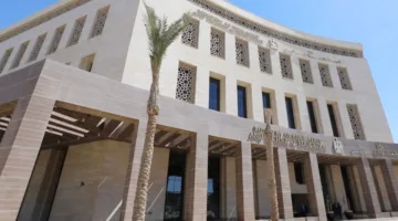 مديريات التعليم تدعو المعلمين المتعاقدين لتسلم العقود المعدلة بعد تغيير المسمى الوظيفي لمساعد المعلم.