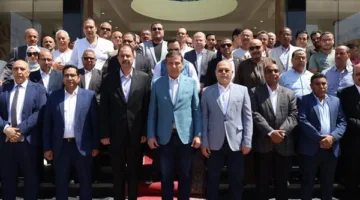 وزير الزراعة يطلع على حالة مسؤول حماية الأراضي المصاب في مستشفى سوهاج ويقرر منحه مكافأة مالية.