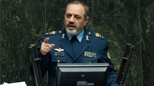 وزير الدفاع الإيراني يحذر إسرائيل من رد “قوي وقاسٍ” على اعتداءاتها ضد طهران وزير الدفاع الإيراني يحذر إسرائيل من رد “قوي وقاسٍ” على اعتداءاتها ضد طهران