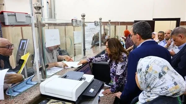 وزيرة التنمية المحلية تستمع لمطالب وشكاوى المواطنين بشأن بعض الخدمات