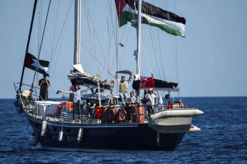 وزير الدفاع الإسرائيلي يوجه الجيش لوقف سفينة مادلين. وزير الدفاع الإسرائيلي يوجه الجيش لوقف سفينة مادلين.