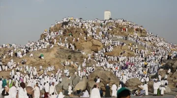 الترحيل والحظر: عشر سنوات من دخول السعودية للمقيمين الذين يخالفون أنظمة الحج.
